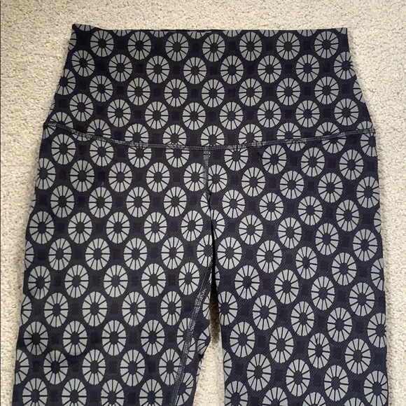 Lululemon Wunder Under tights - Picture 2 of 3